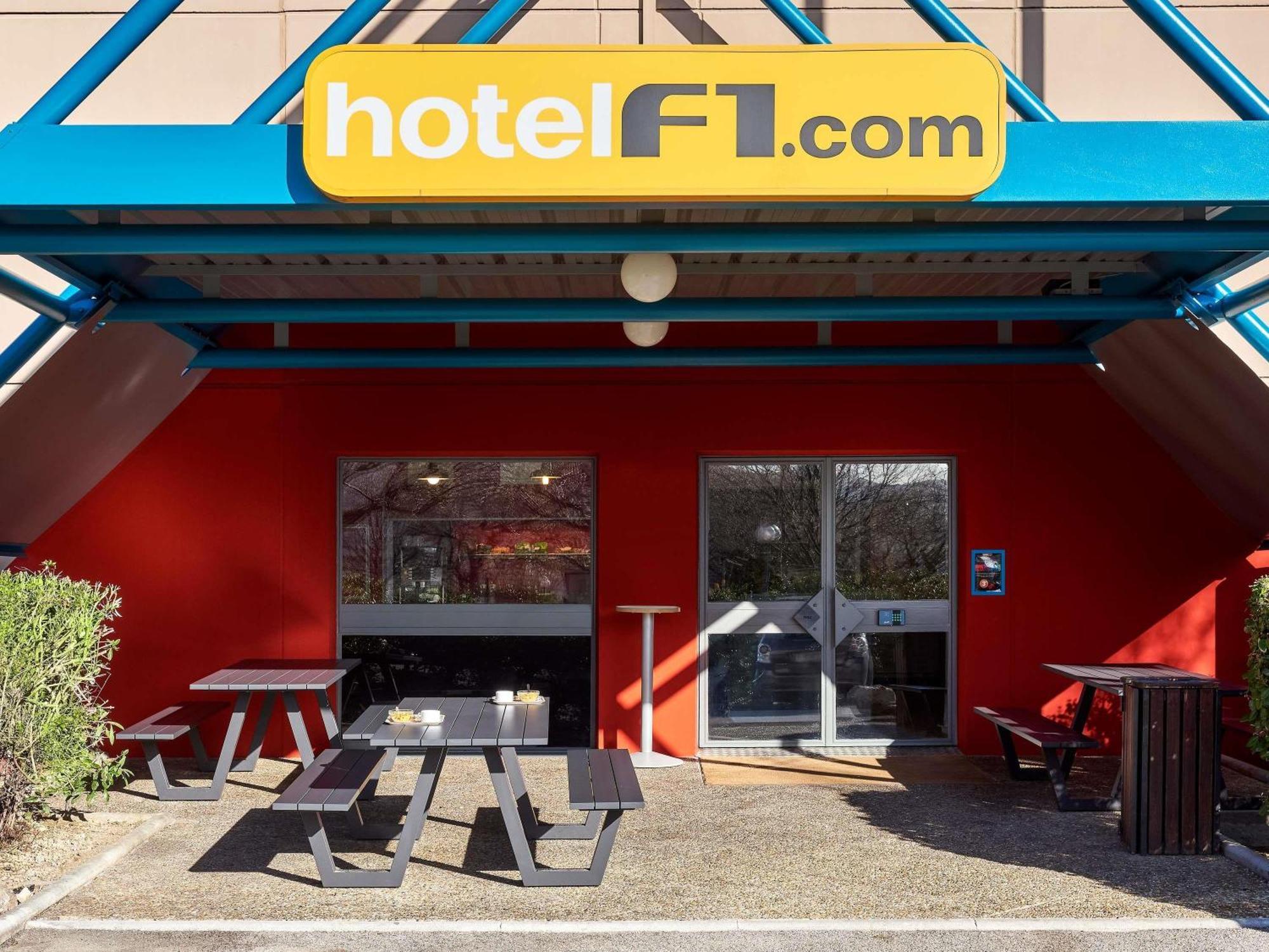 Hotelf1 Chilly Mazarin Les Champarts Εξωτερικό φωτογραφία